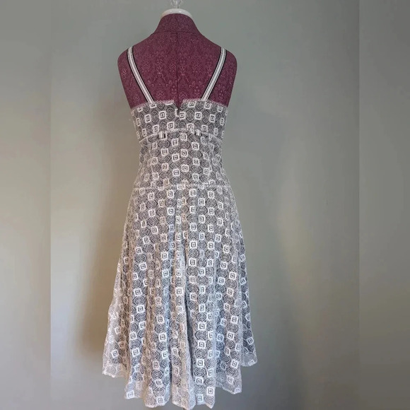 Caroline Herrera Cream Geometric Lace Dress, US 10 - Picture 3 of 7